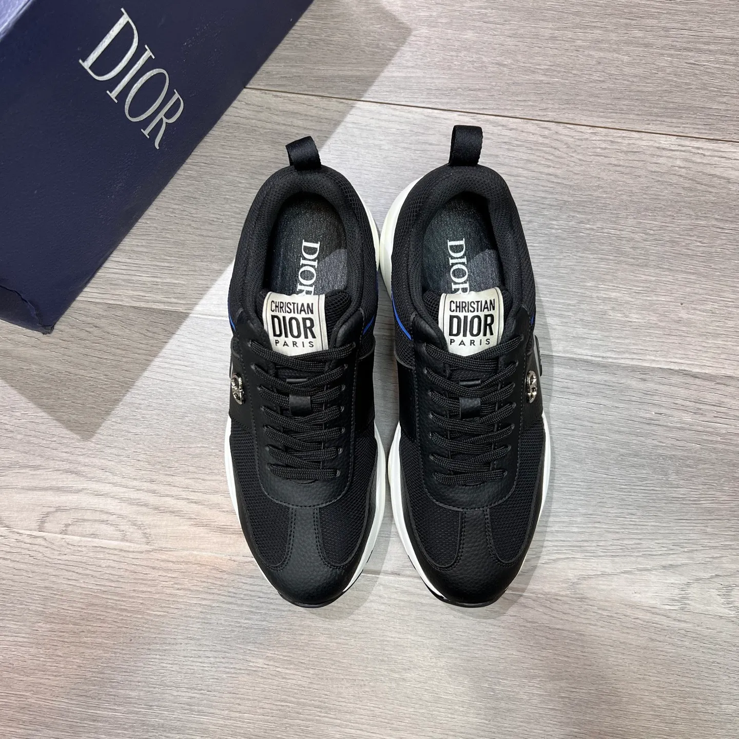 Factory price: 438💰Original Dior quality.~ Unique modern style sneakers. 🏃A must-have casual shoe for trendy men😍😍 Imported cowhide fabric, sheepskin foot pads (refuse to discolor and grind feet) soles: Original soles specially provided by the original factory, French lazy style design ⚠️Fit to the feet, original quality, super comfortable original soles. It’s like shooting the real thing🎬The real thing is better, high-quality sneakers, men’s shoe size: 38-44, (45 can be customized)